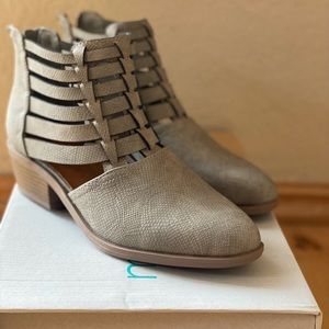 Maurices, Maddie Strappy Side Bootie, Size 8.5